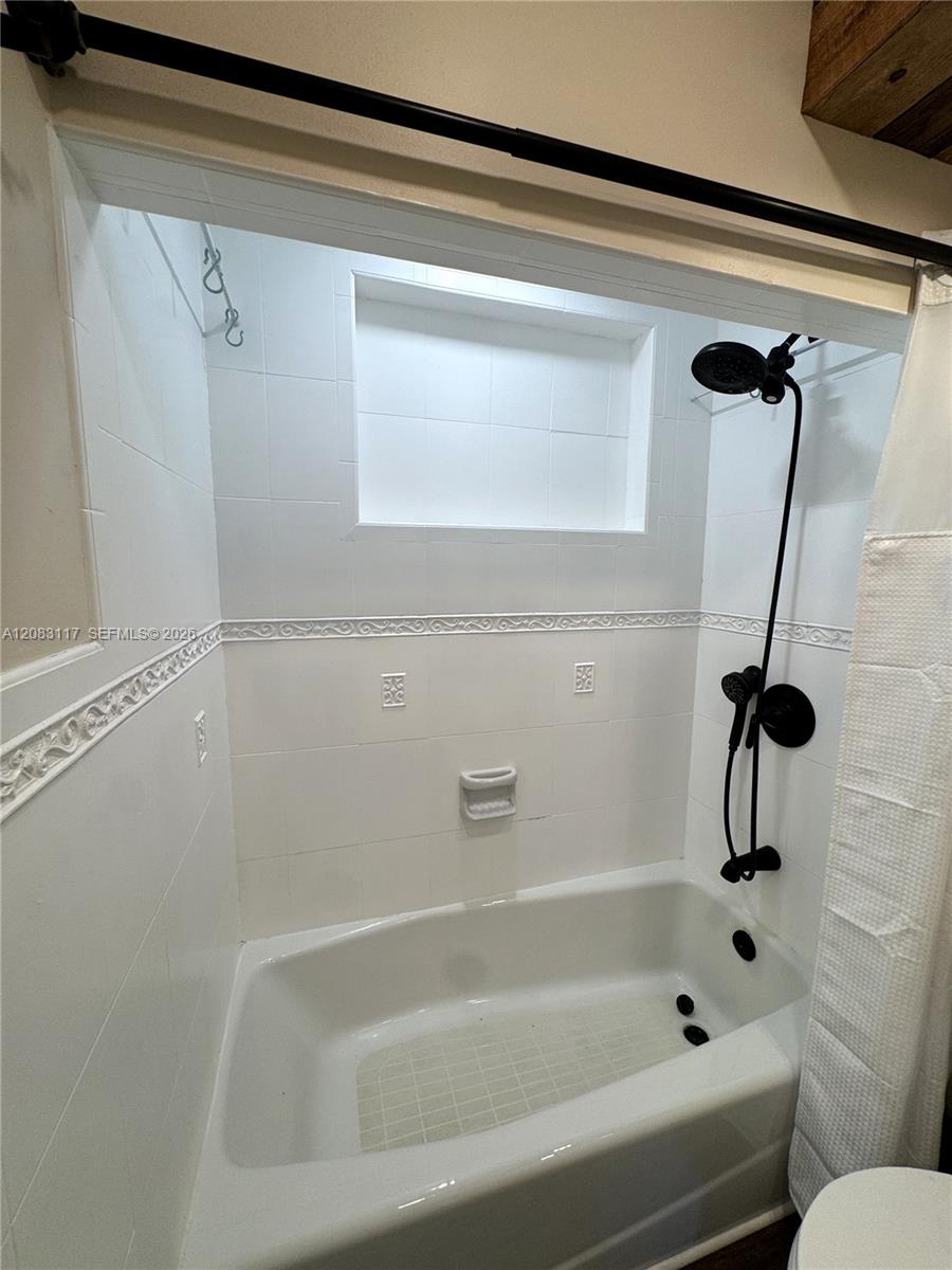1160 W 33rd Place