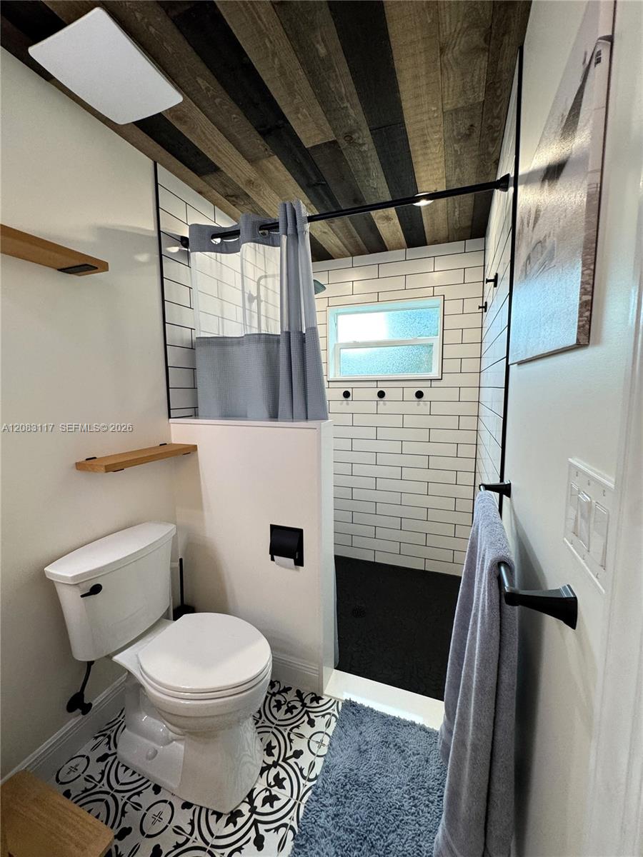 1160 W 33rd Place