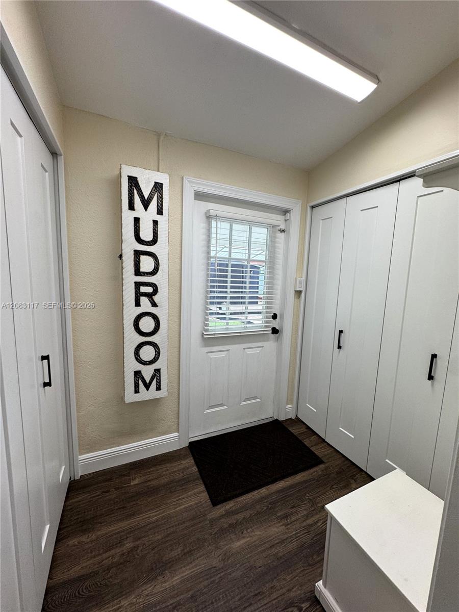 1160 W 33rd Place