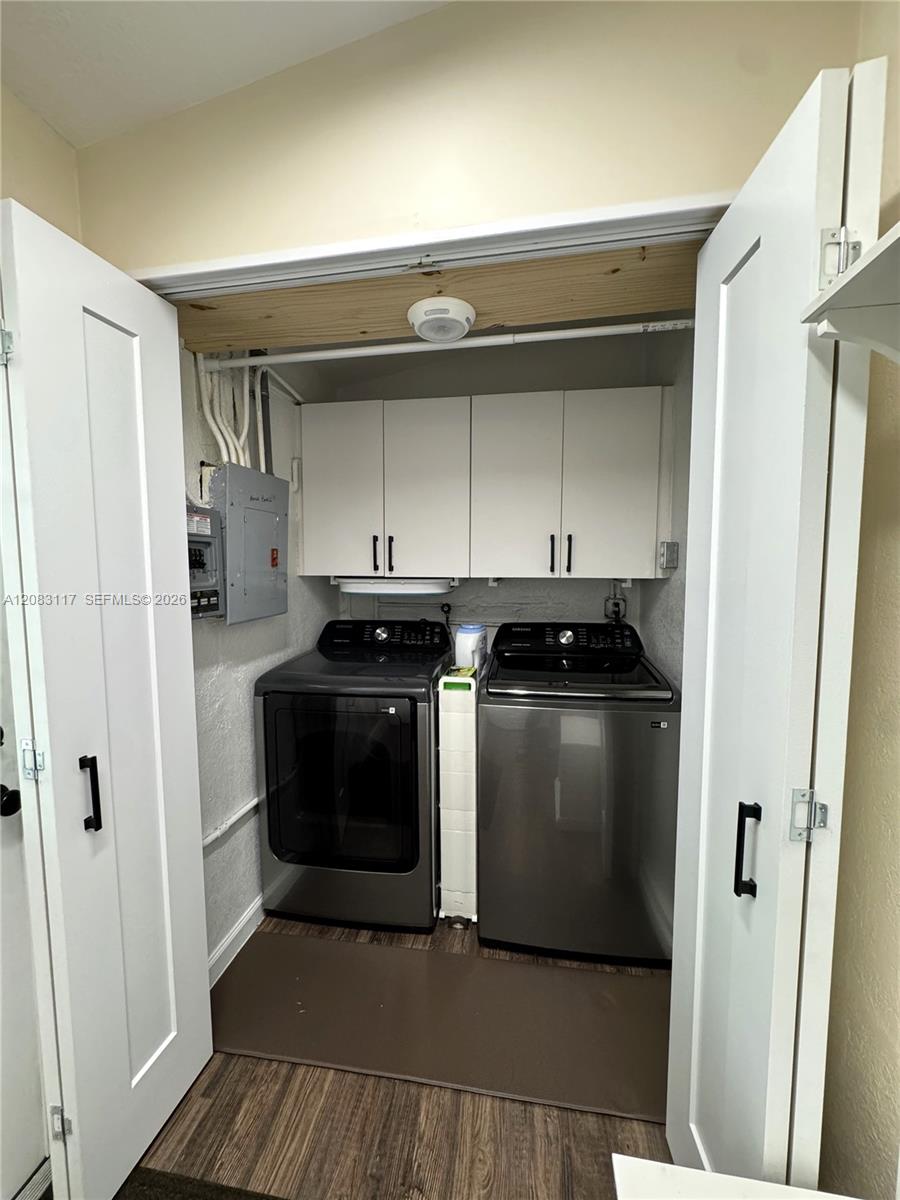 1160 W 33rd Place