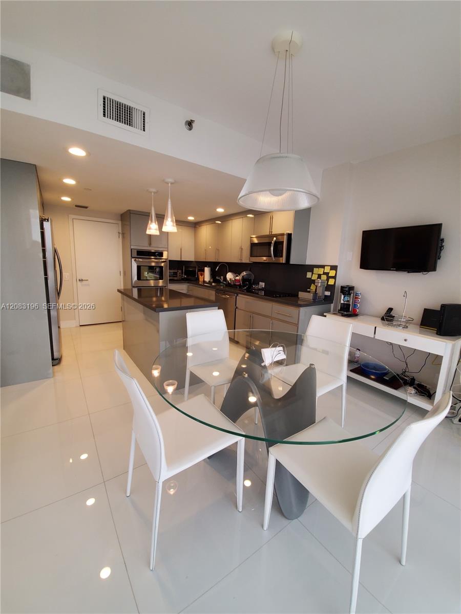 3000 Island Boulevard