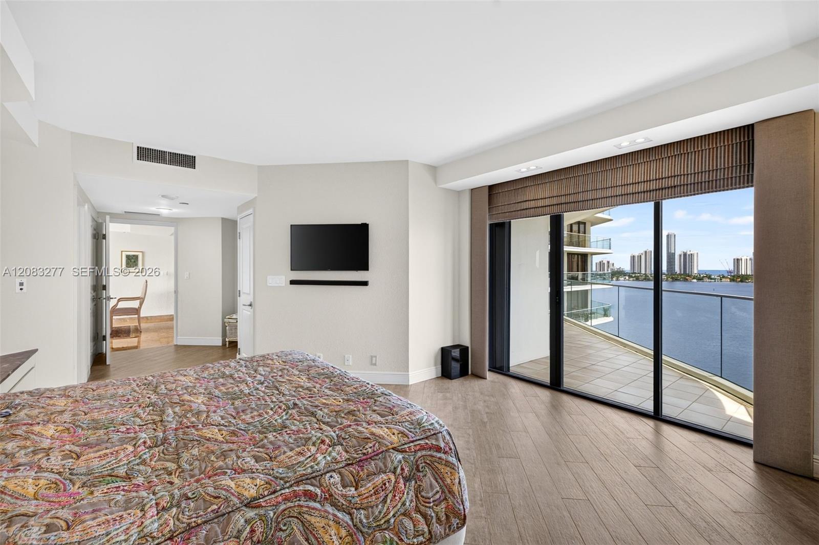 2800 Island Boulevard