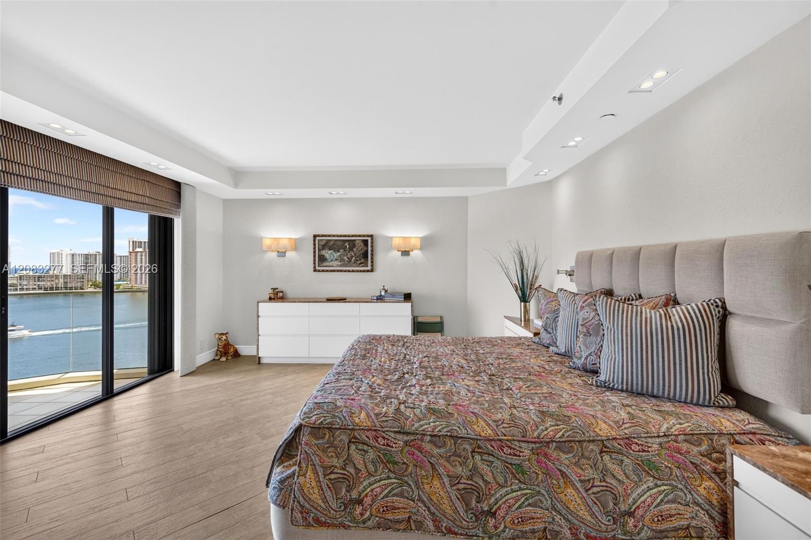2800 Island Boulevard