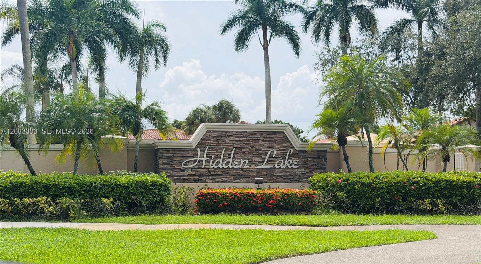 10664 Oak Lake Way