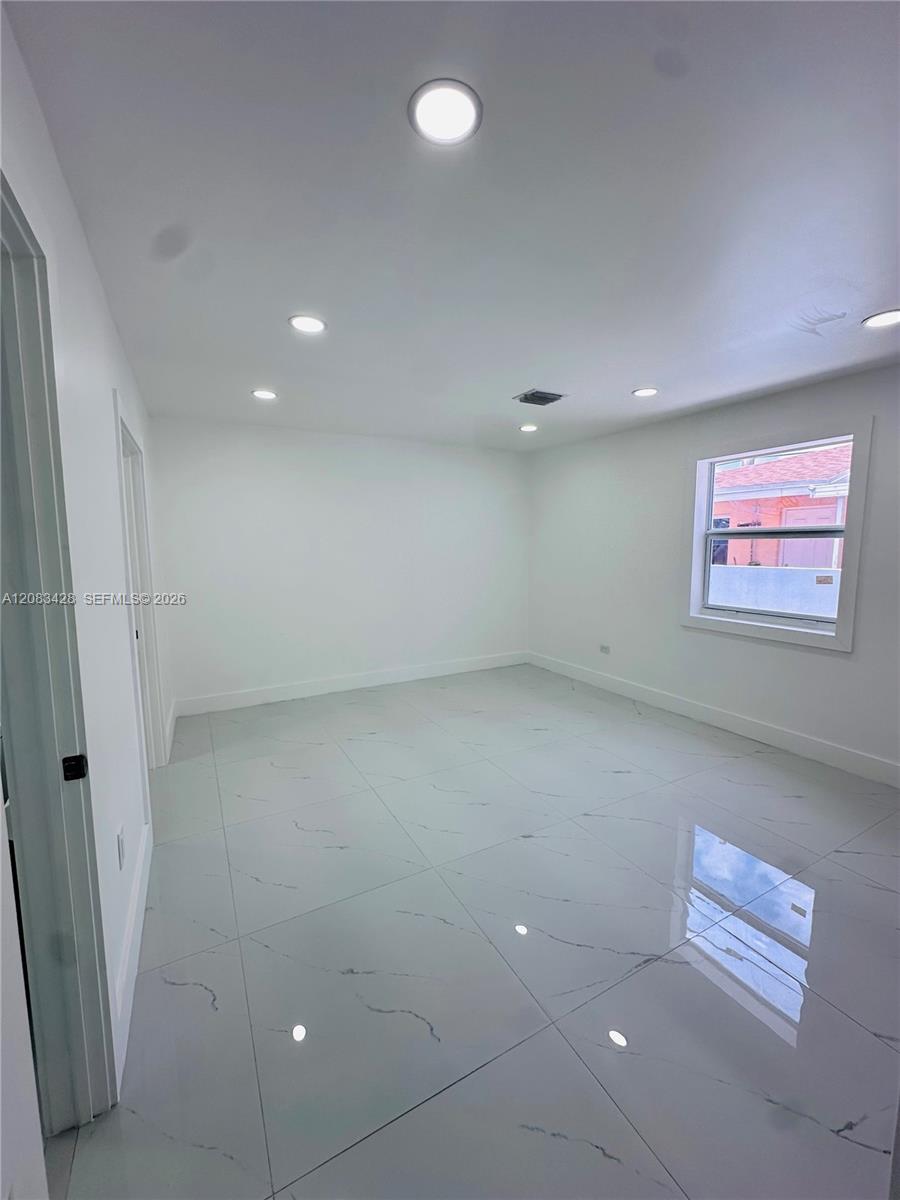 82 E 16th Street