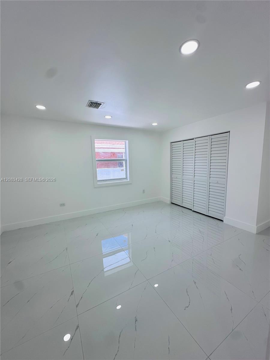 82 E 16th Street