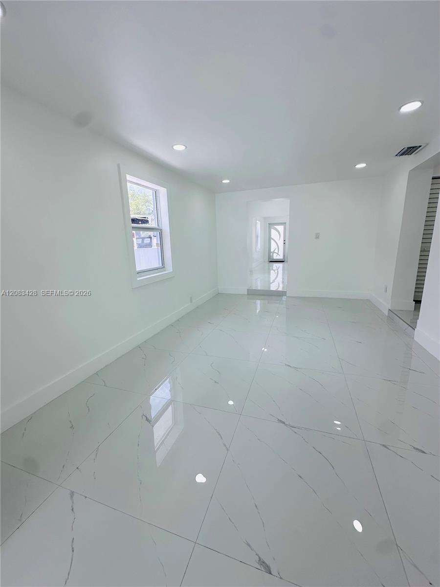 82 E 16th Street