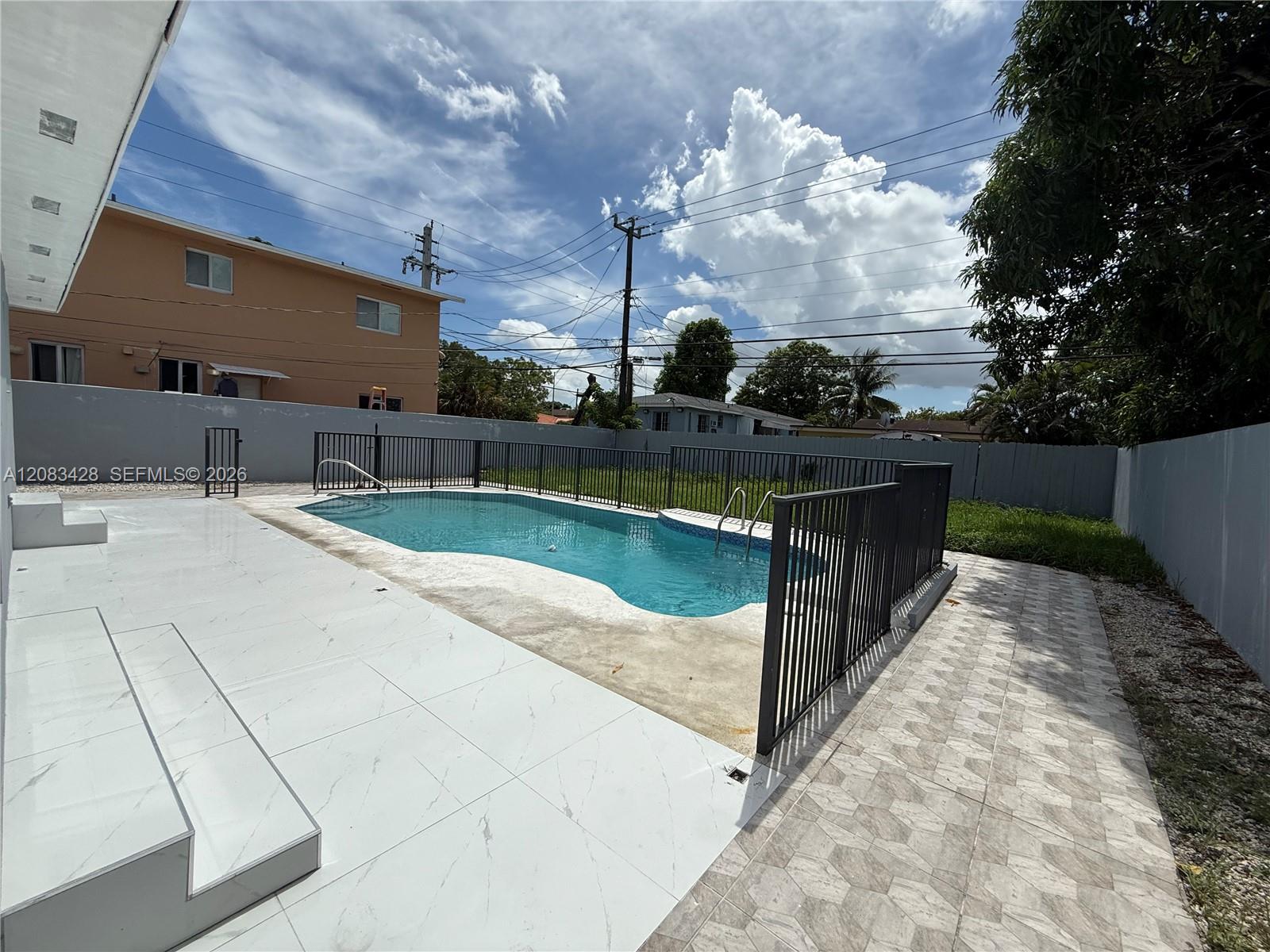 82 E 16th Street