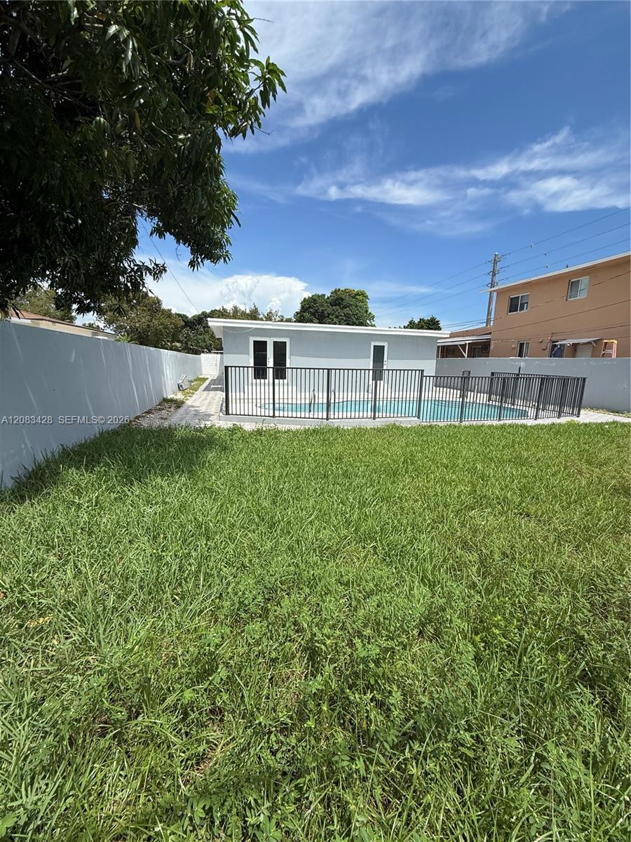 82 E 16th Street