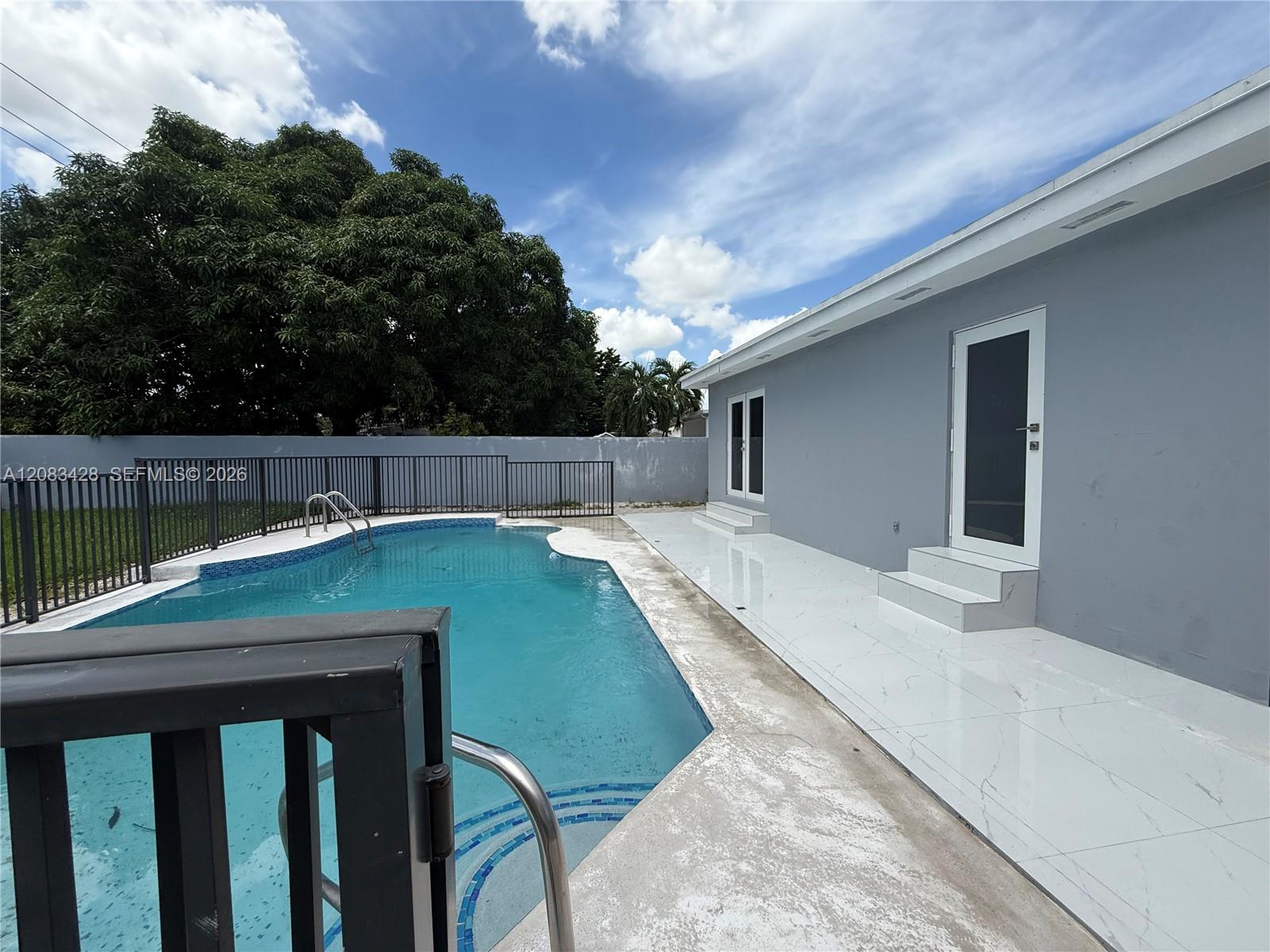 82 E 16th Street