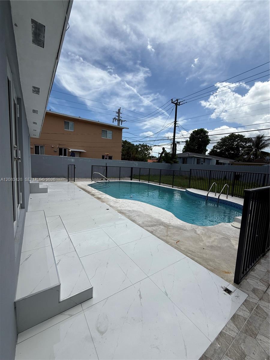 82 E 16th Street