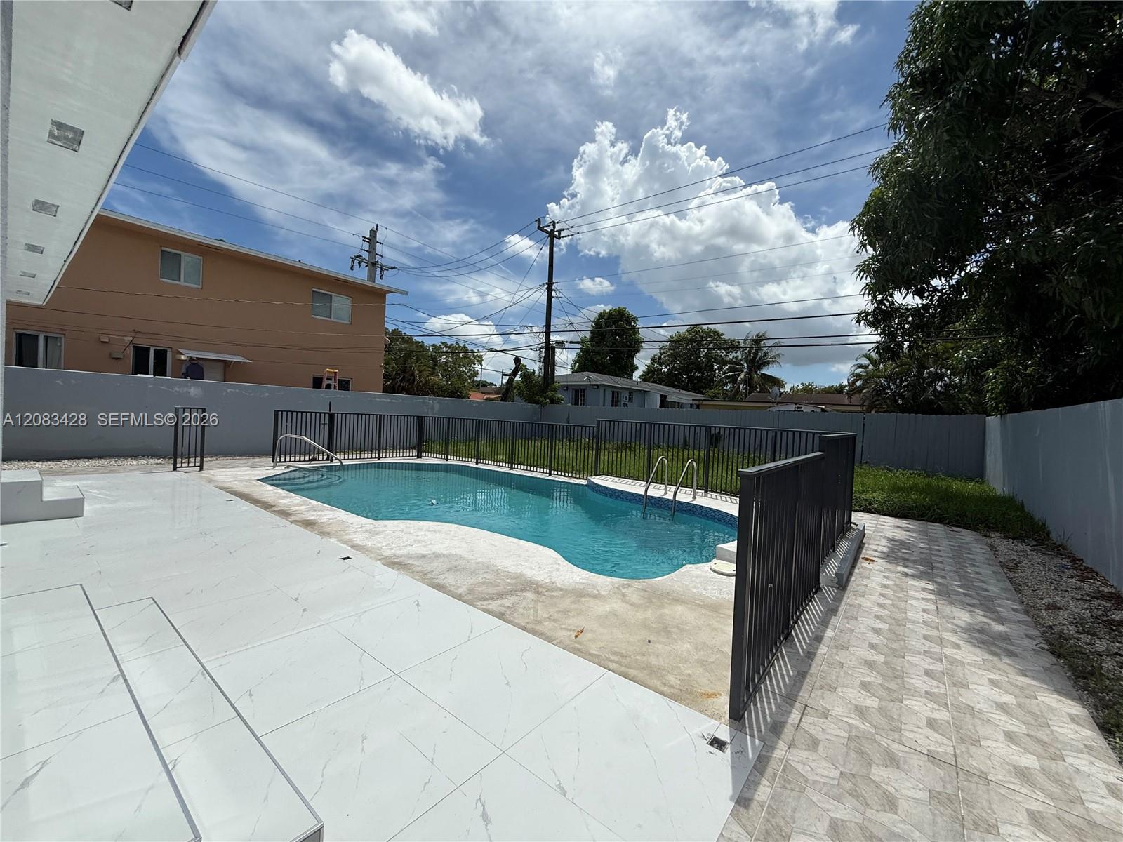 82 E 16th Street