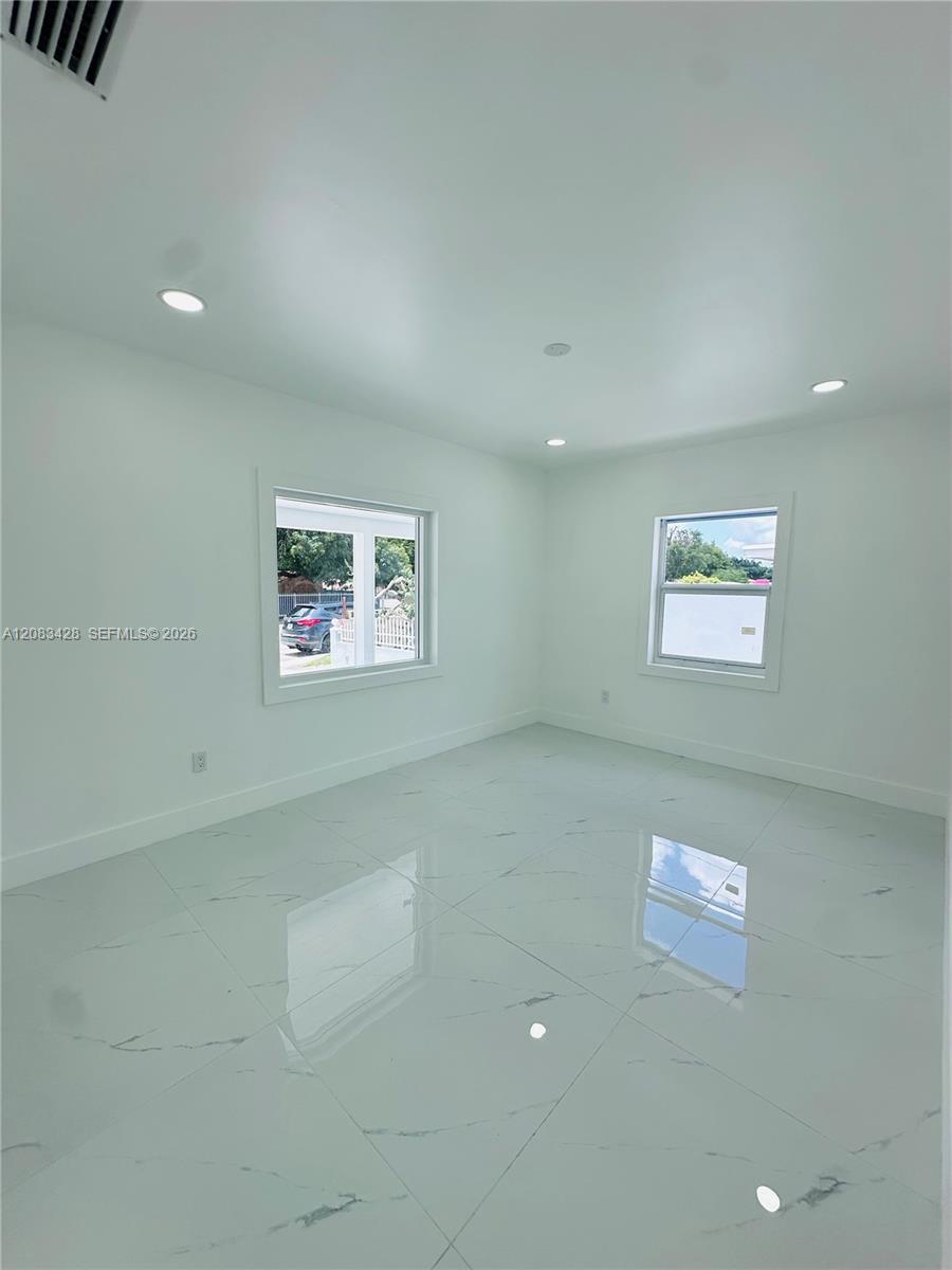 82 E 16th Street