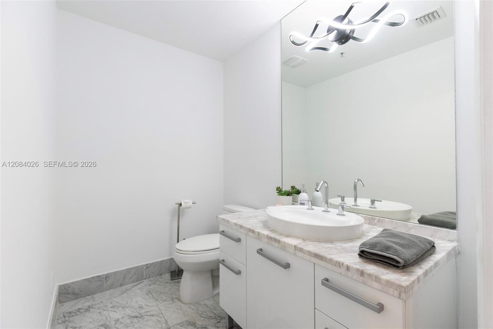 253 NE 2nd Street