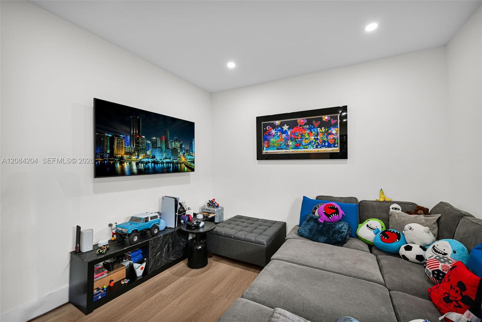 2211 SW 98th Place