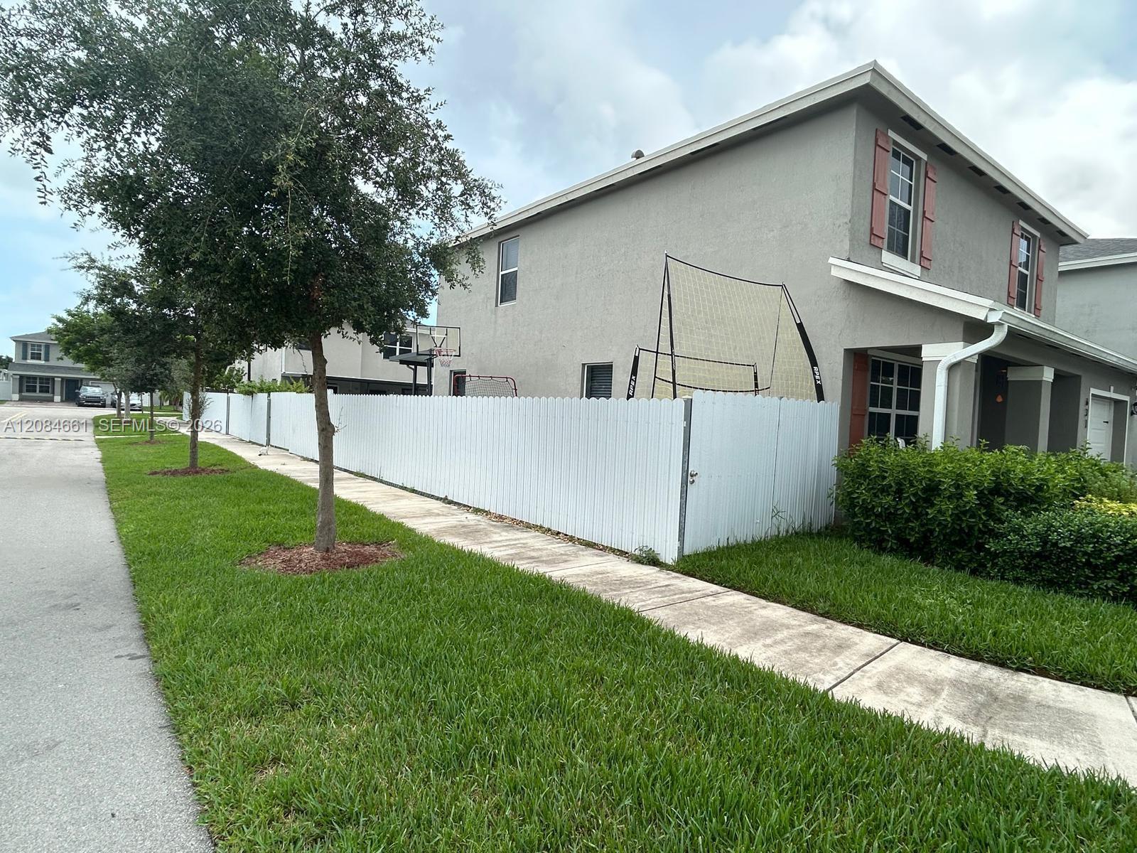 631 NE 4th Terrace