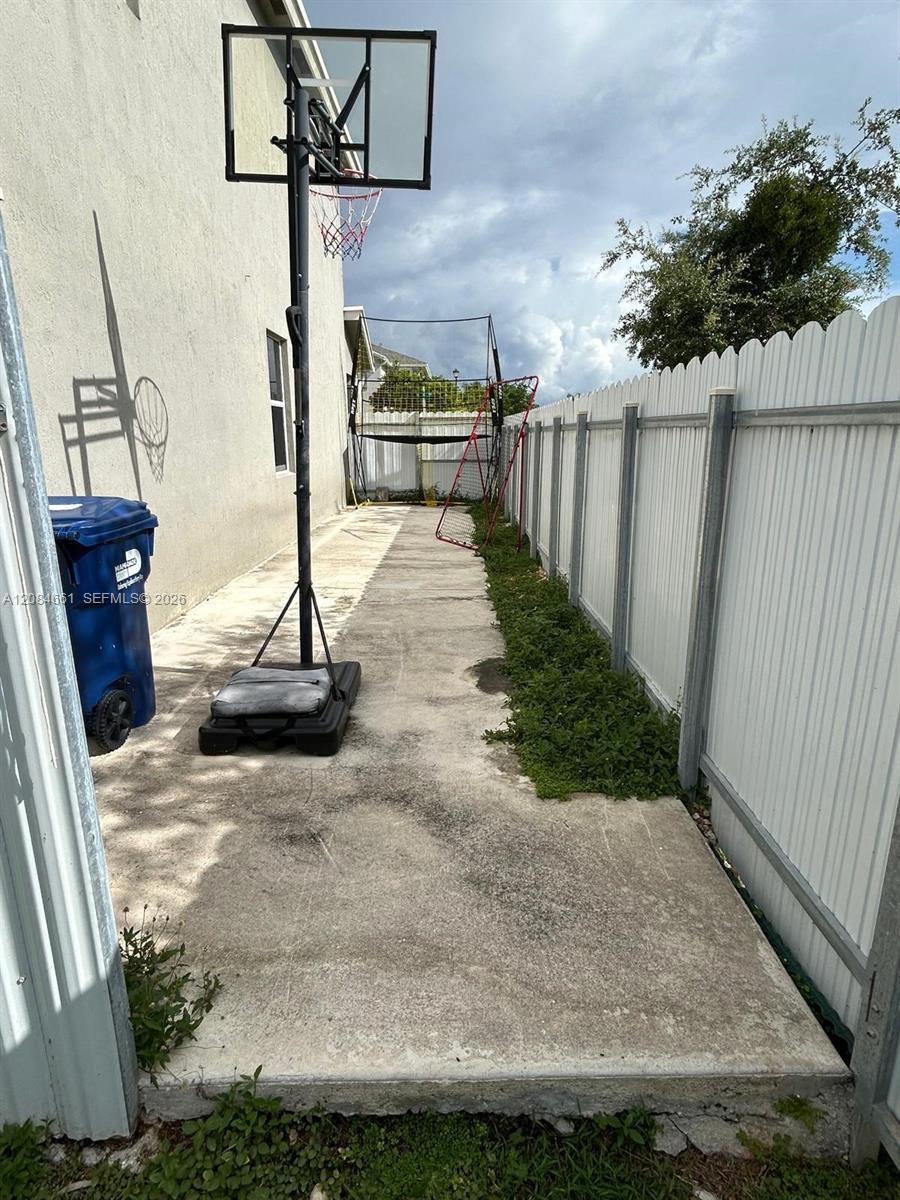 631 NE 4th Terrace