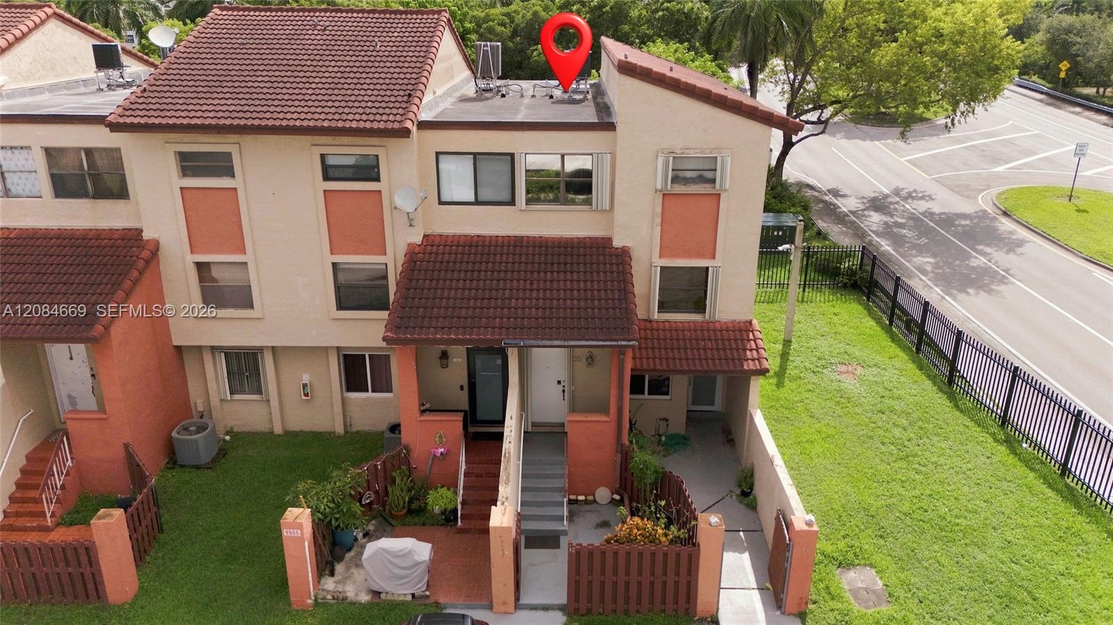 9905 NW 9th St Circle