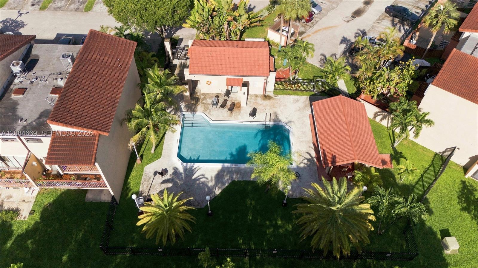 9905 NW 9th St Circle
