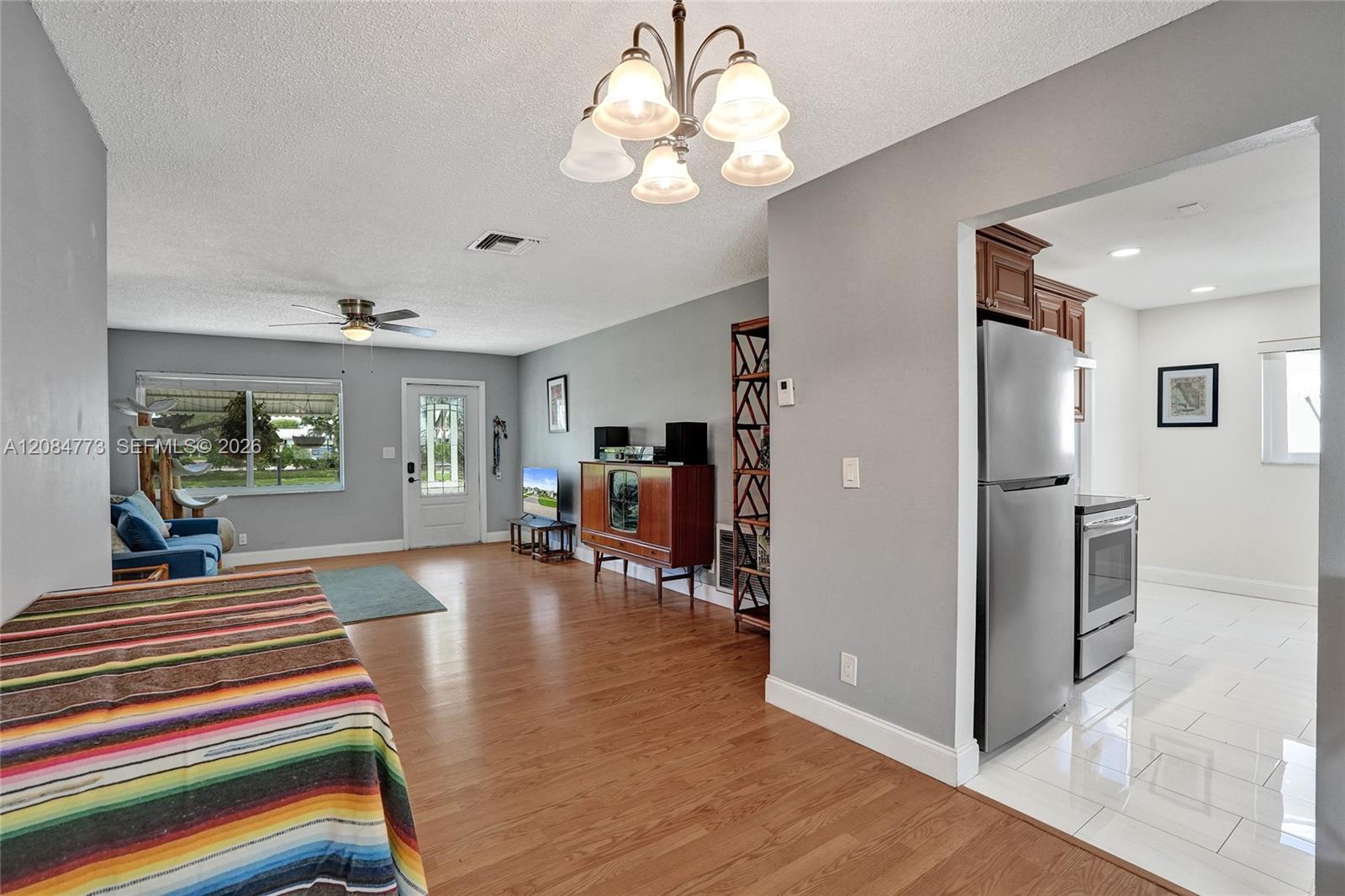 2083 SW 13th Avenue gallery image #15
