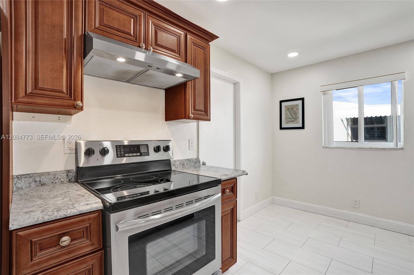 2083 SW 13th Avenue gallery image #19