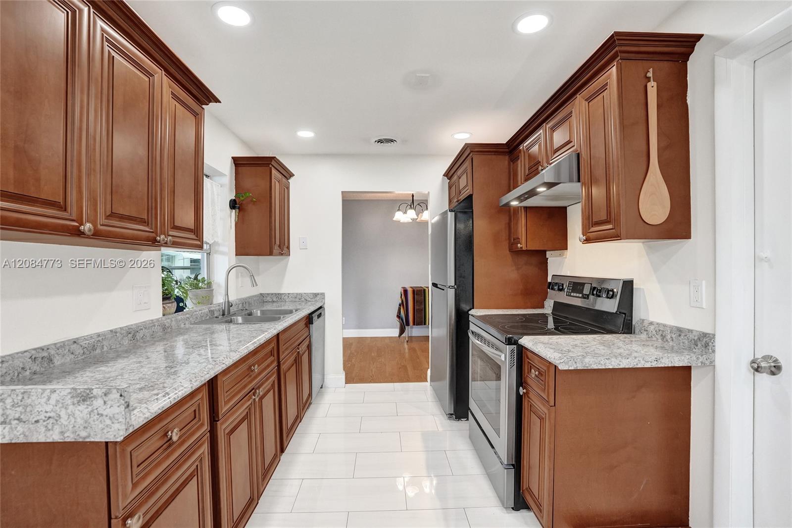2083 SW 13th Avenue gallery image #21