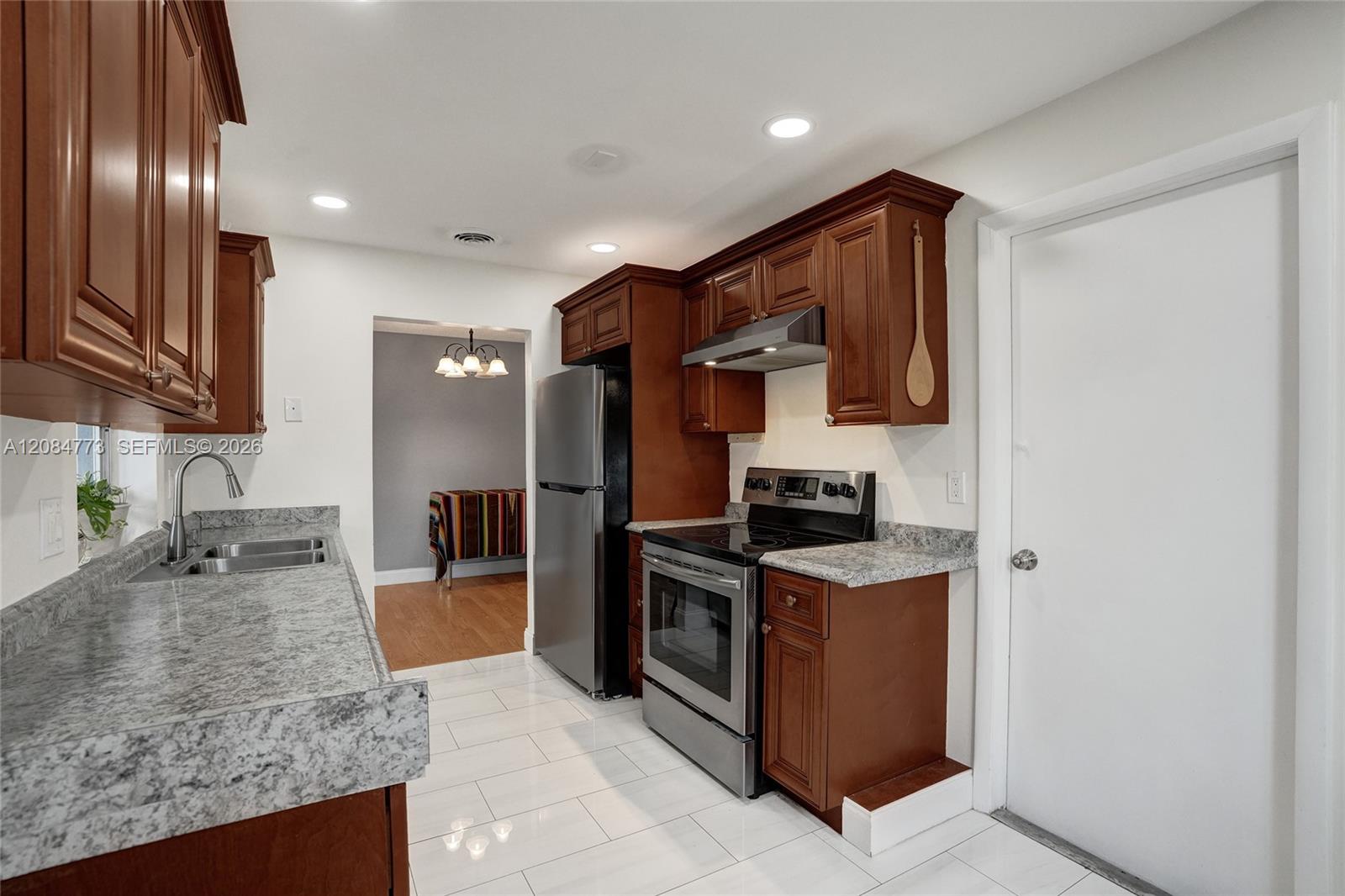 2083 SW 13th Avenue gallery image #22