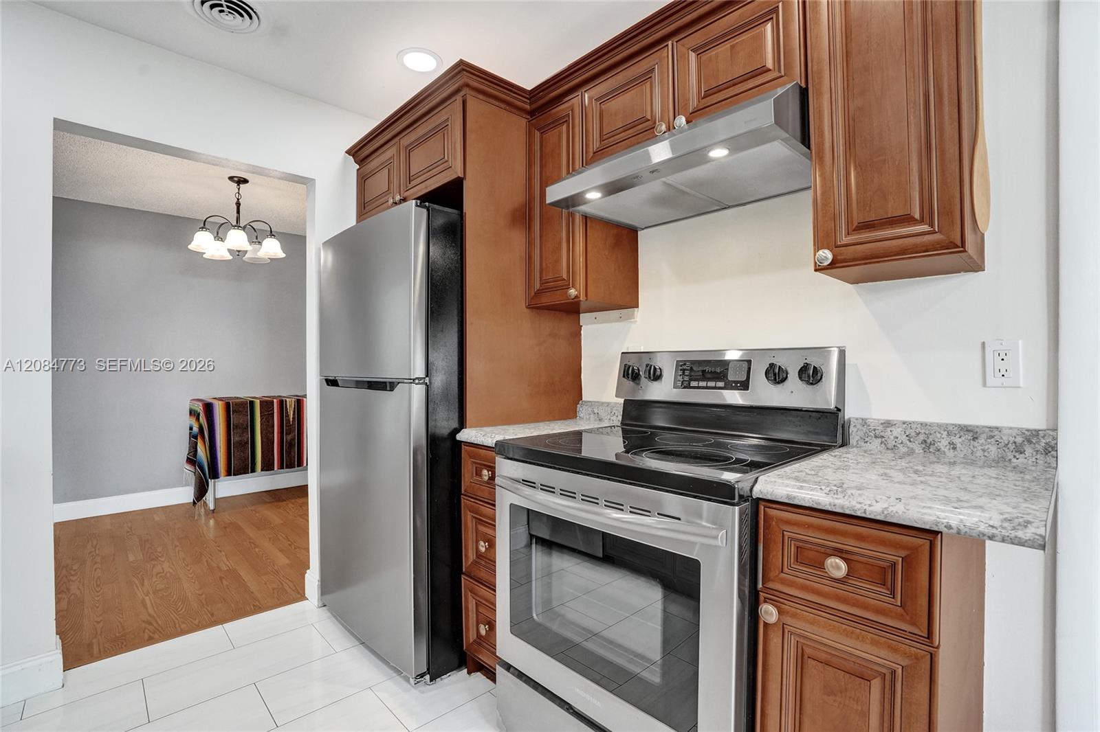 2083 SW 13th Avenue gallery image #25