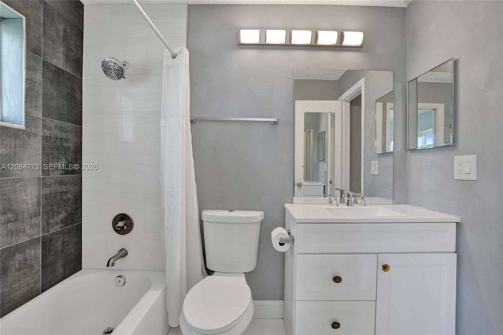 2083 SW 13th Avenue gallery image #40