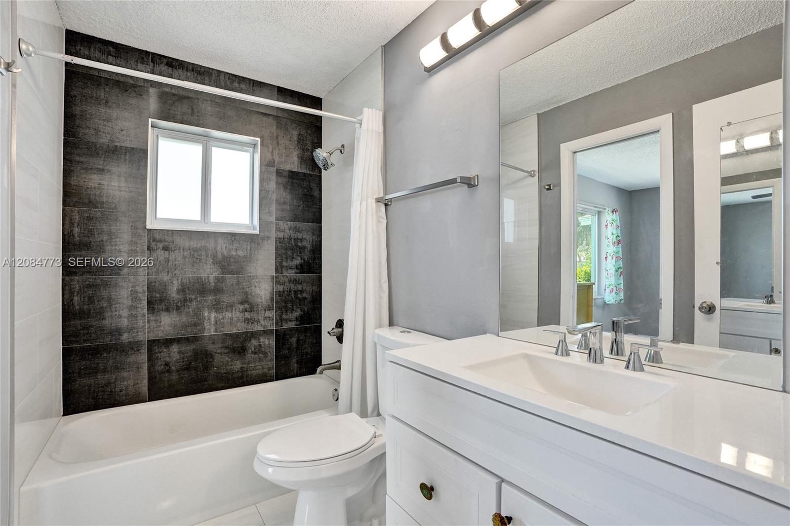 2083 SW 13th Avenue gallery image #42
