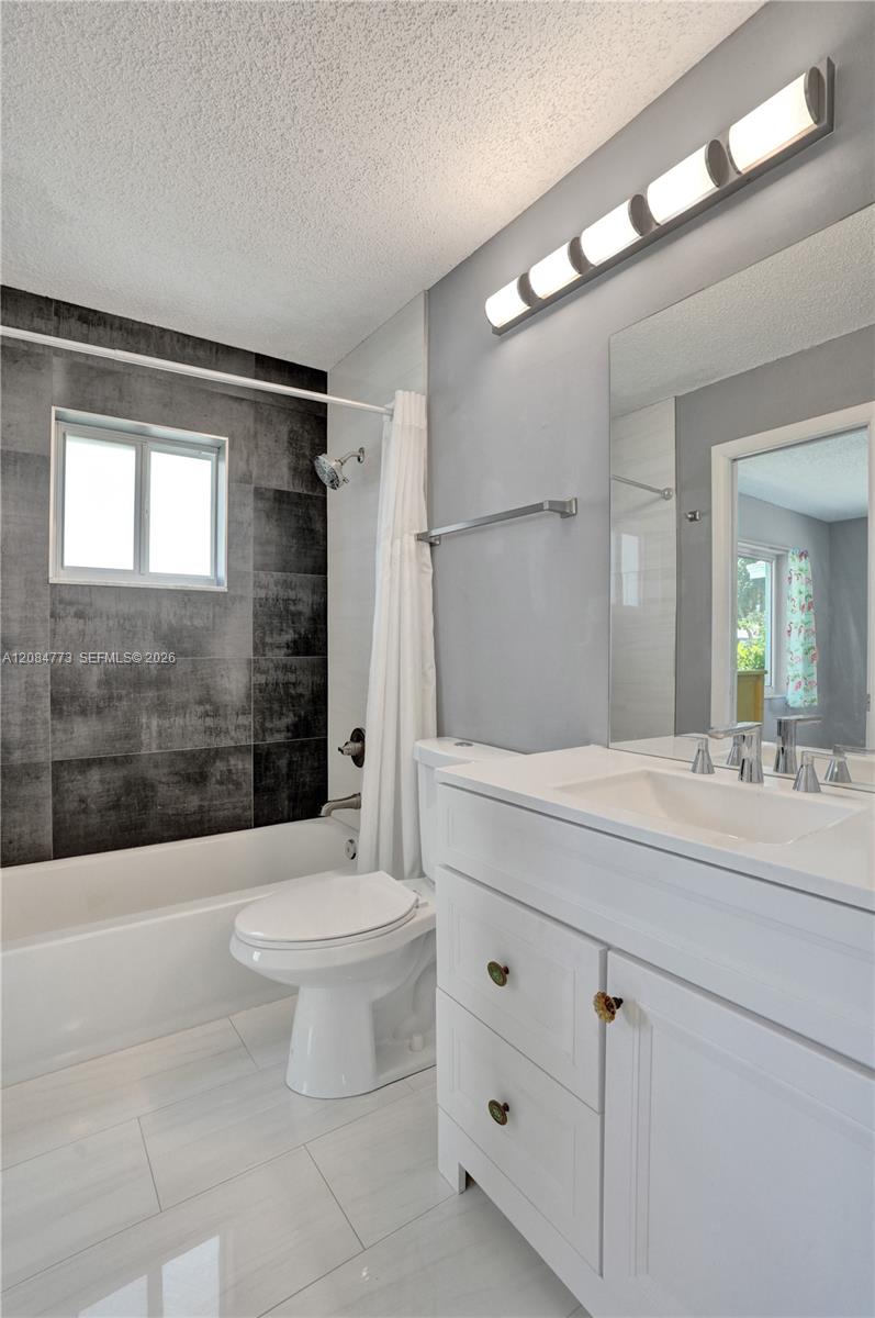 2083 SW 13th Avenue gallery image #43