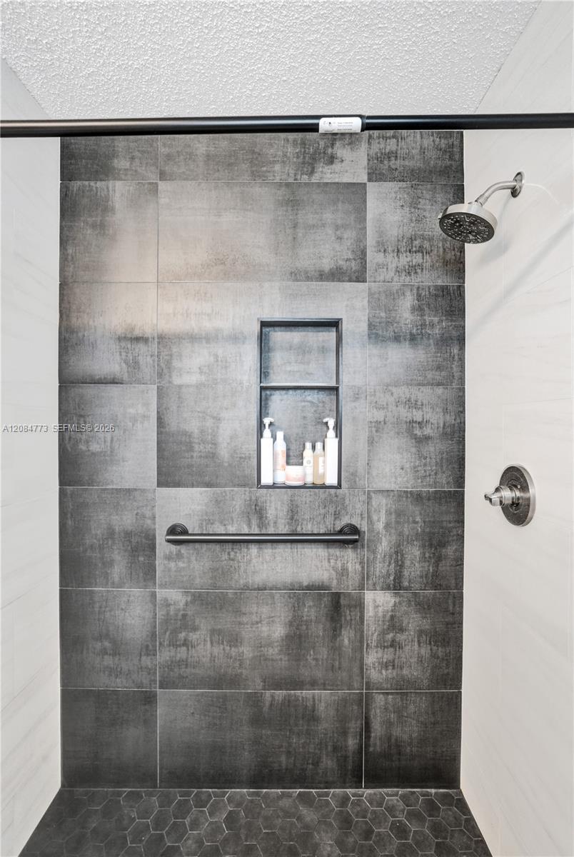 2083 SW 13th Avenue gallery image #51