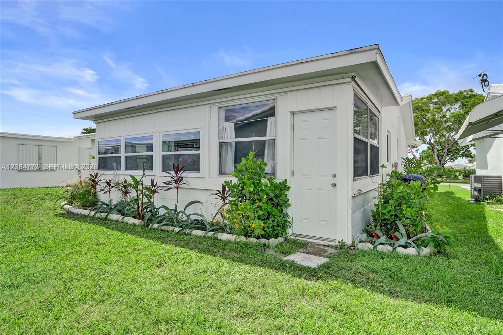 2083 SW 13th Avenue gallery image #53