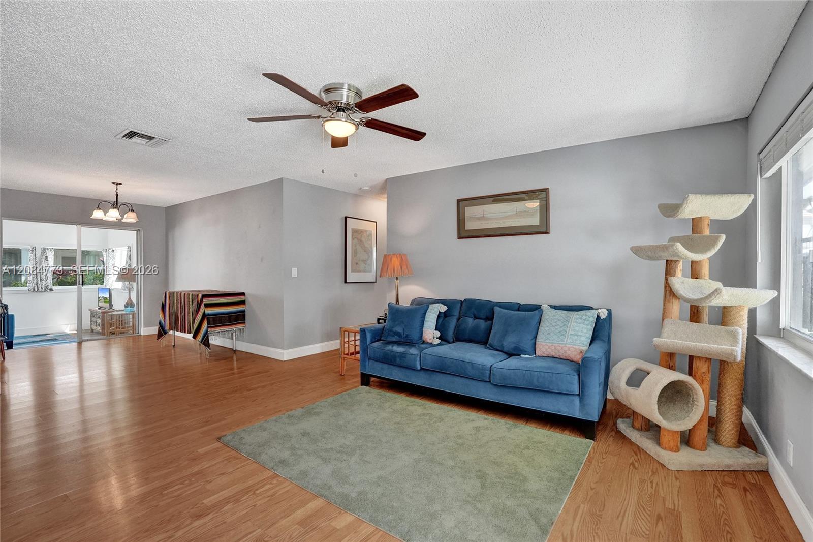 2083 SW 13th Avenue gallery image #6