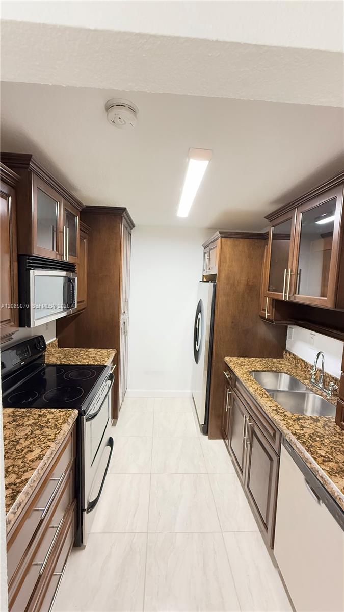 7121 Miami Lakes Drive