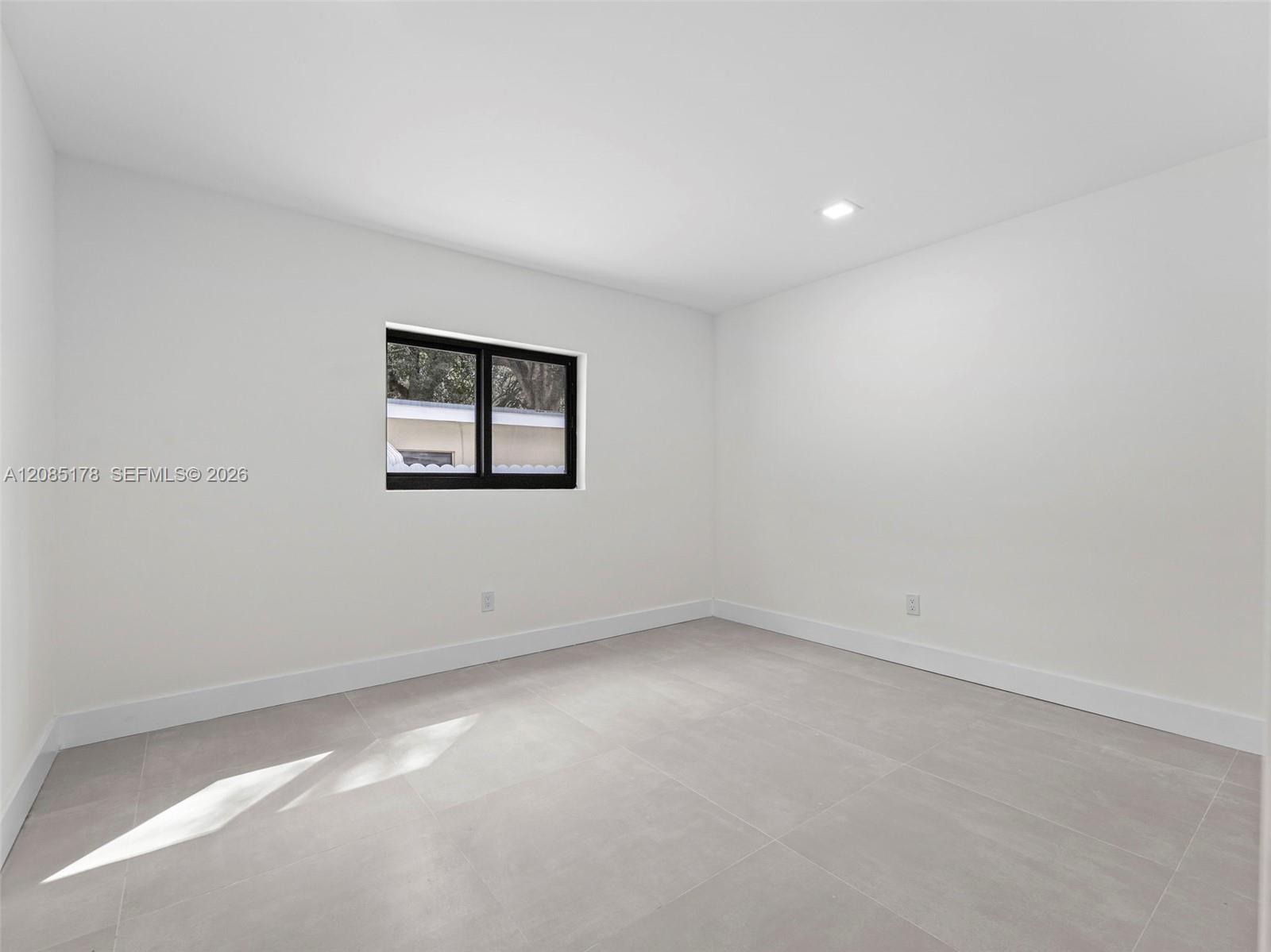 610 NE 164th Terrace