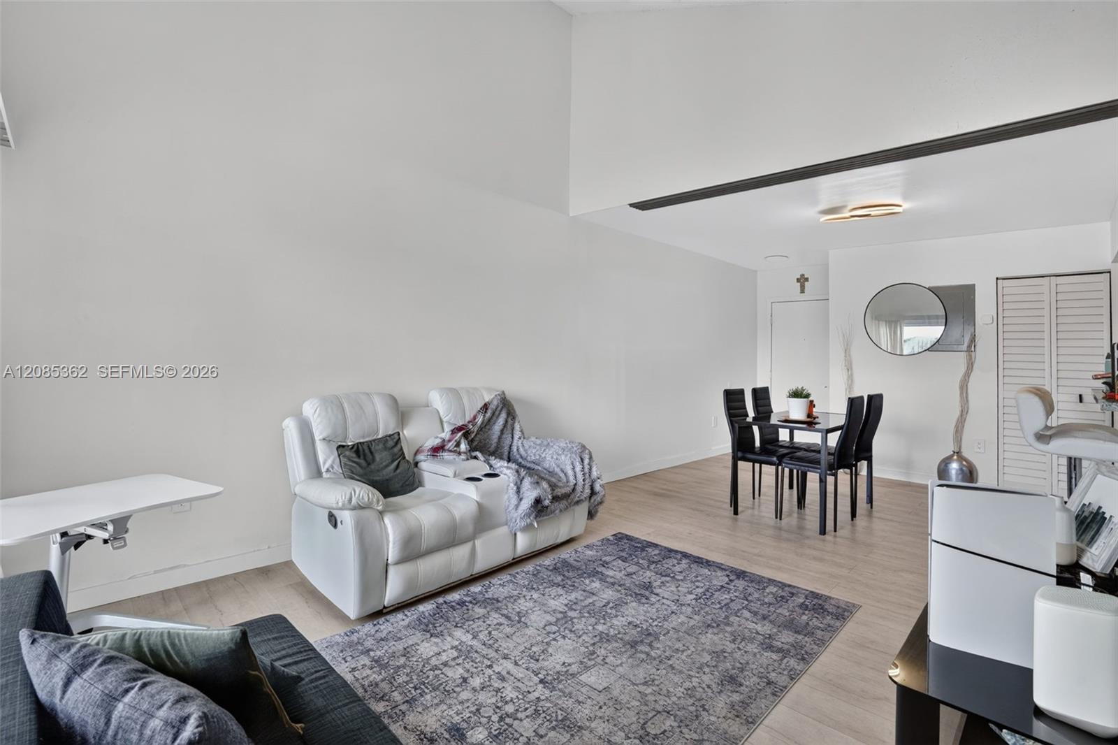 9735 Fontainebleau Boulevard