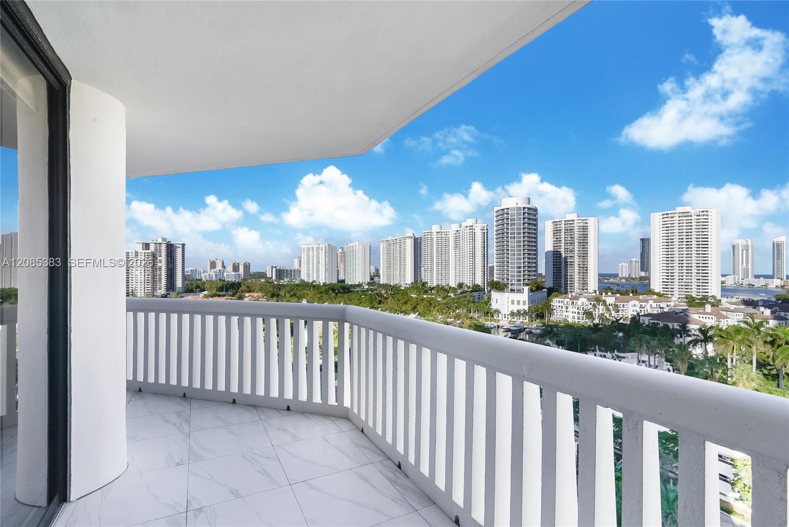 1000 W Island Boulevard