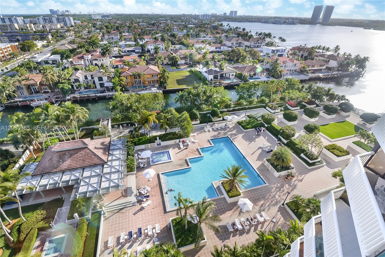 1000 W Island Boulevard
