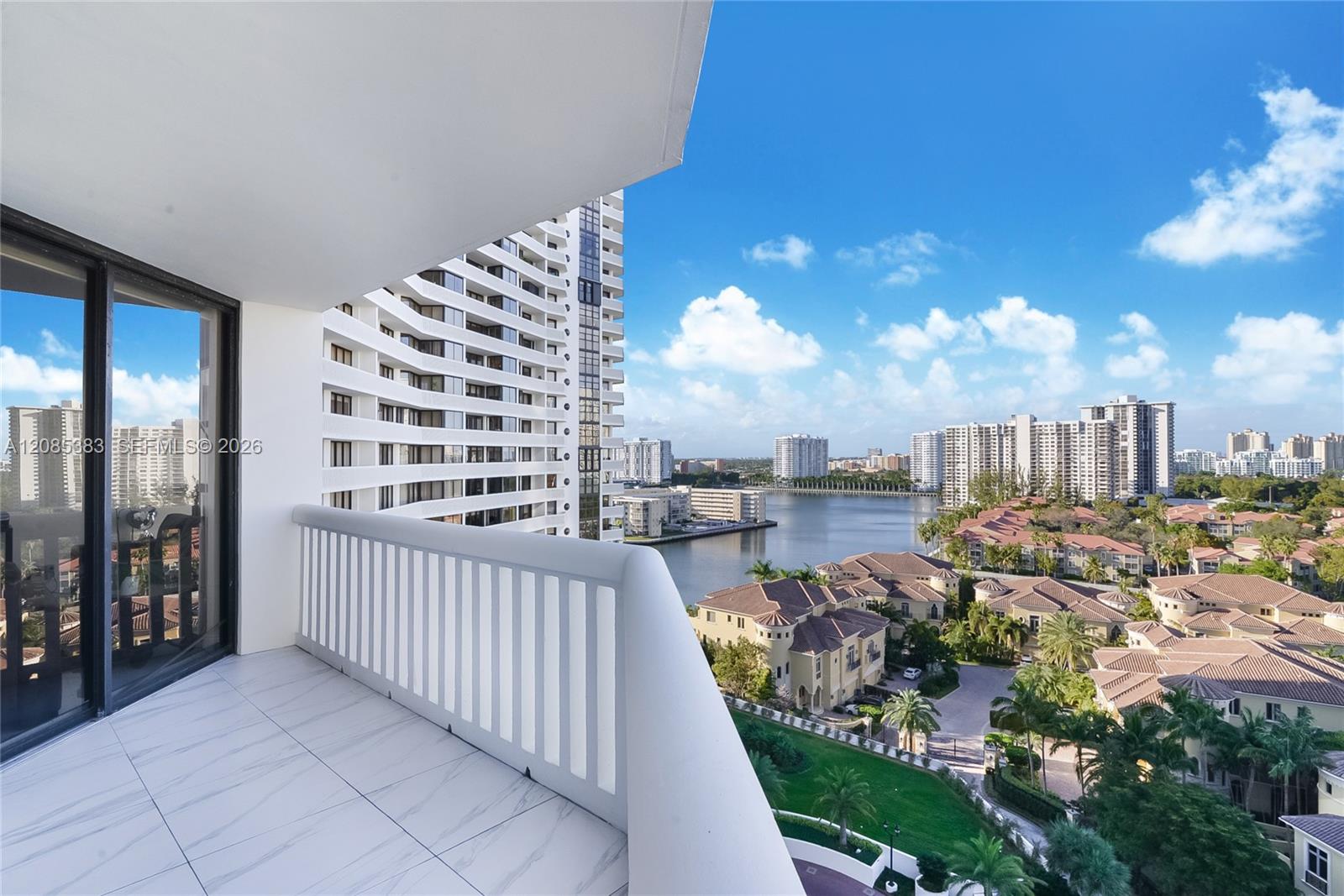 1000 W Island Boulevard