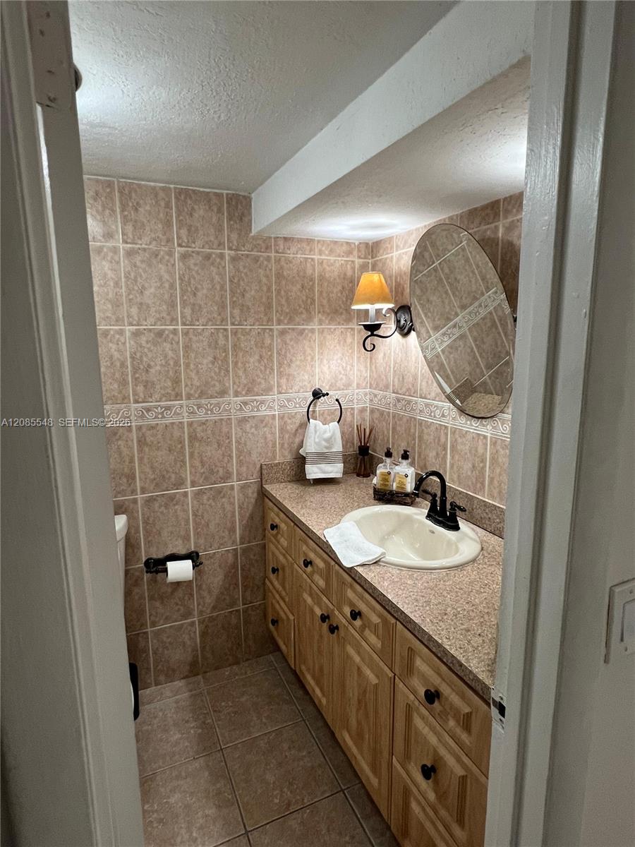 1900 W 68th Street