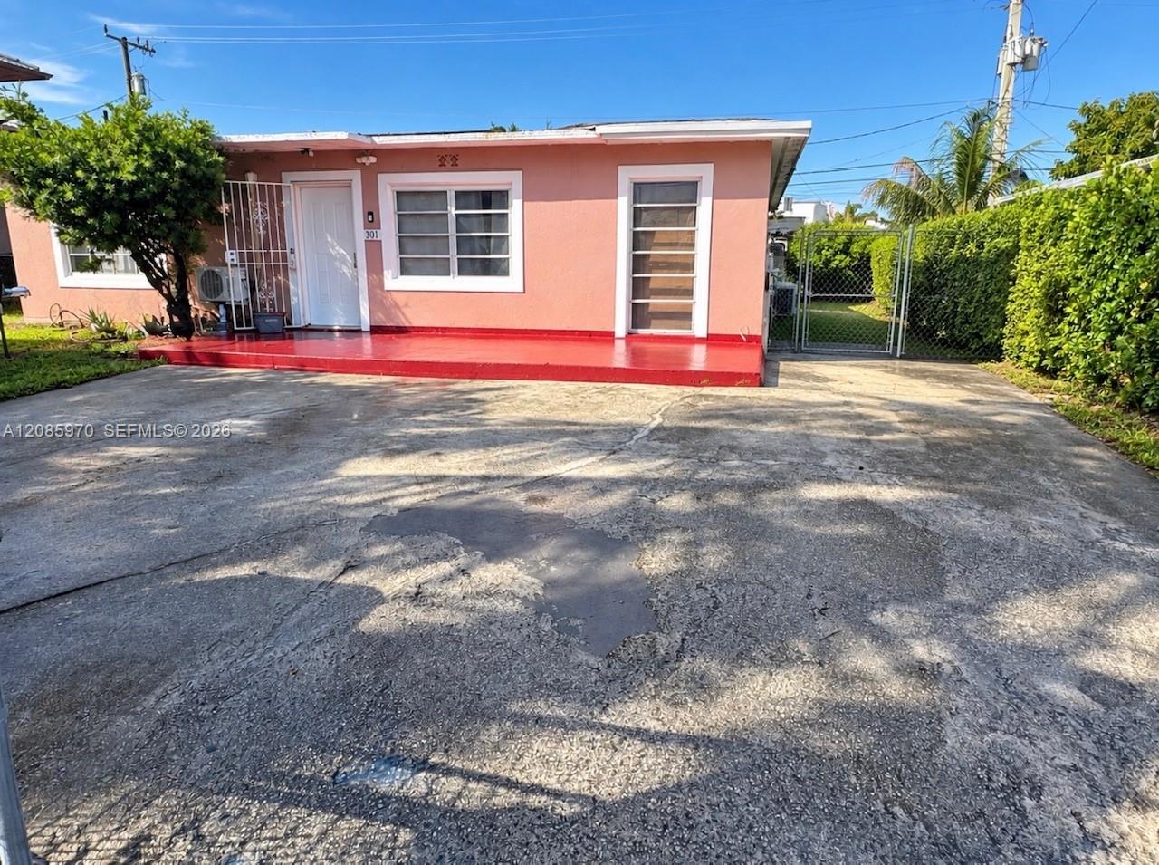 1010 E 8th Court