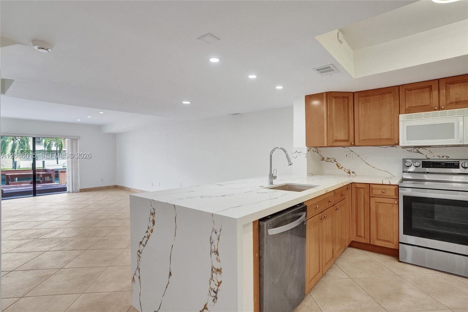 2689 NE 165th Street