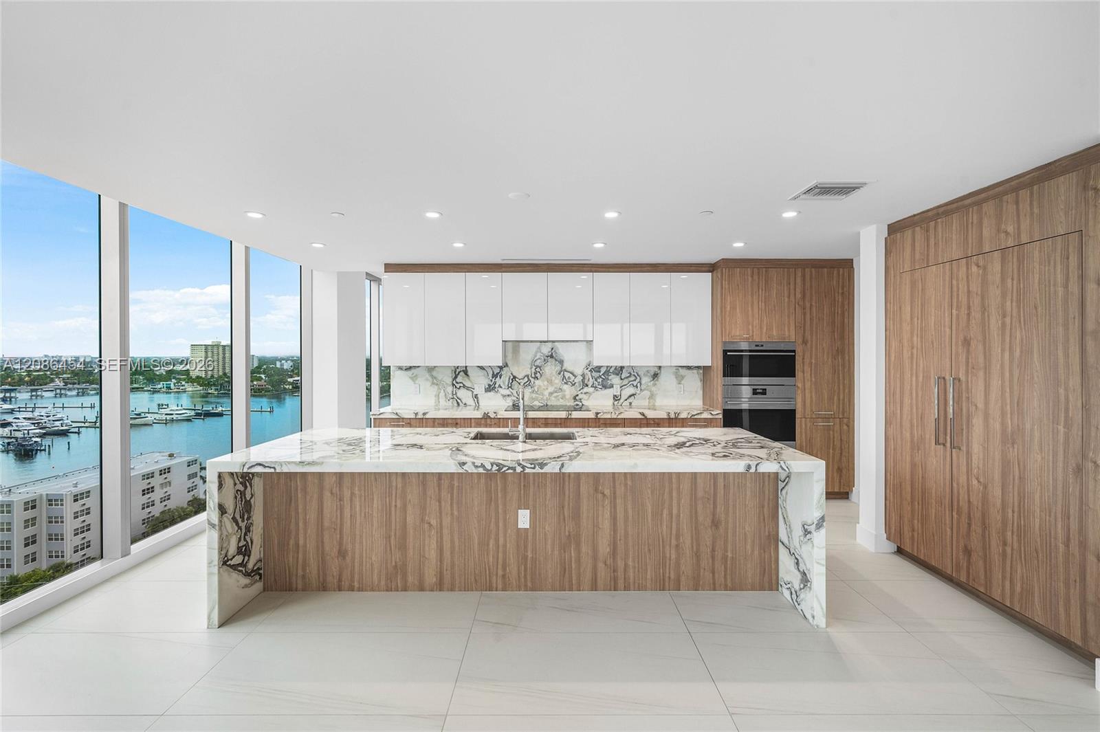 153 N Seabreeze Boulevard