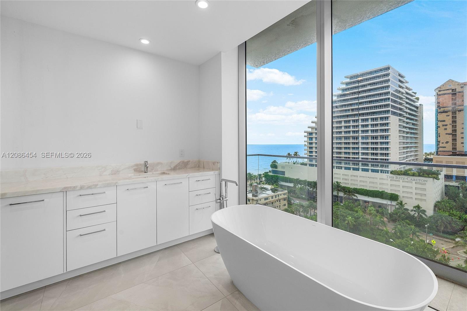 153 N Seabreeze Boulevard