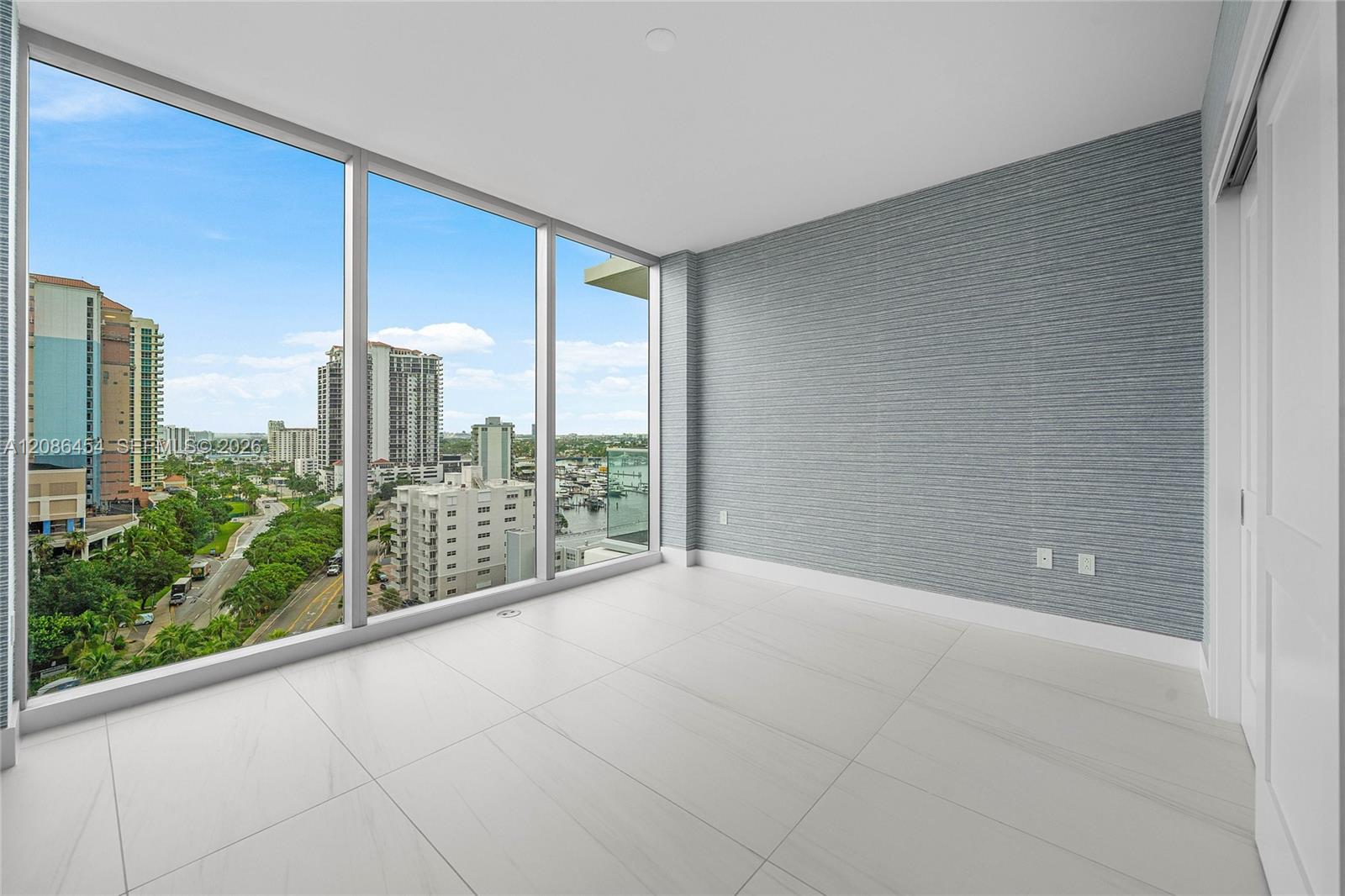 153 N Seabreeze Boulevard