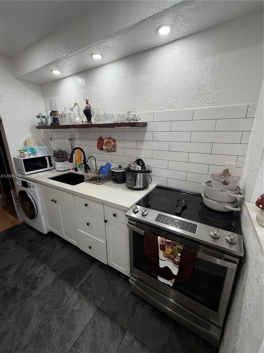 3570 SW 9th Terrace