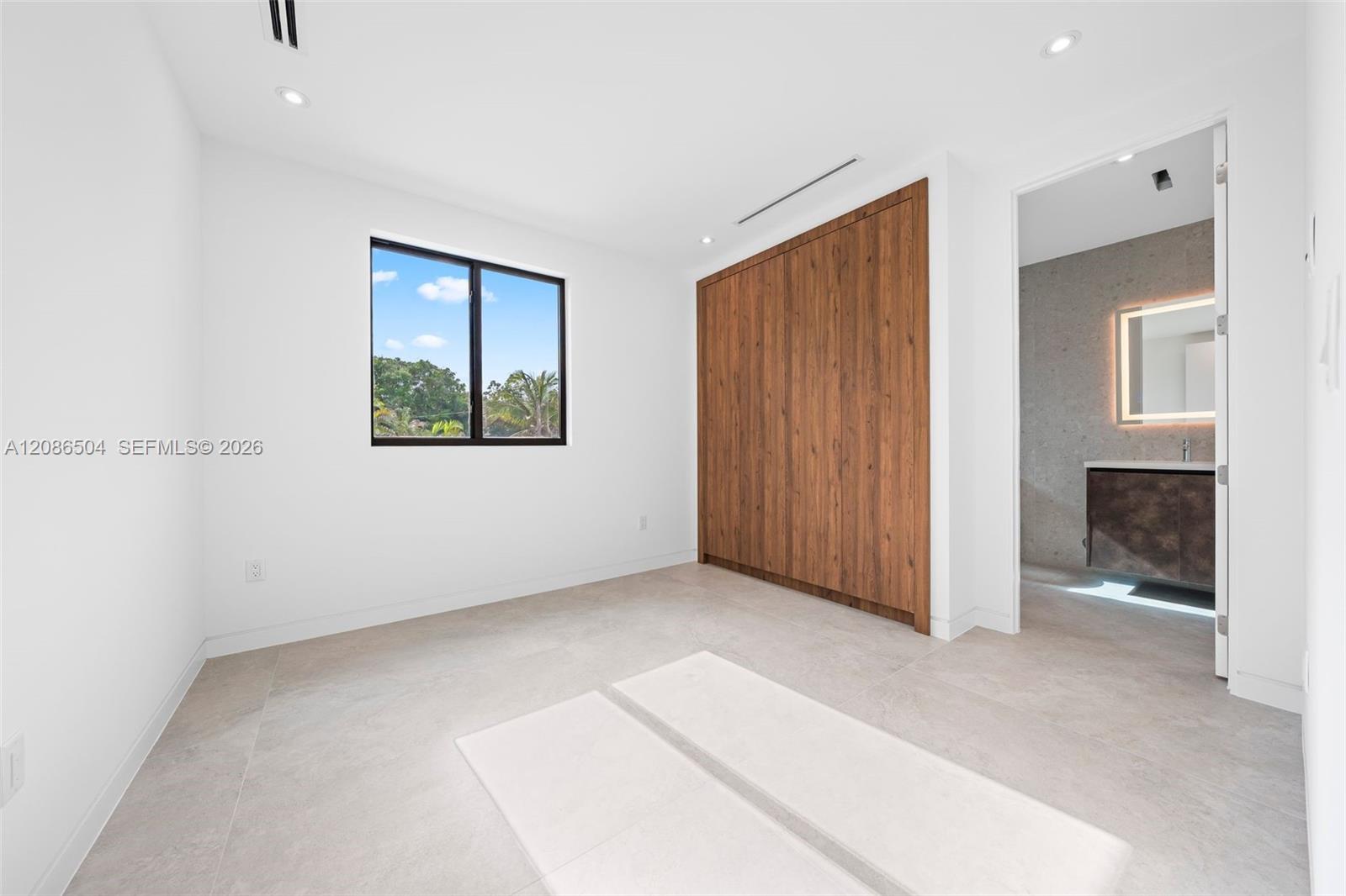 3322 SW 23 Street