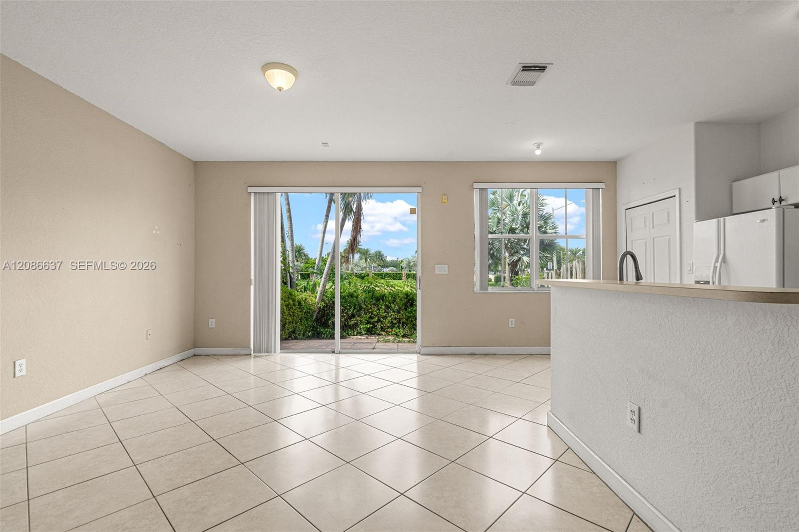 11401 NW 76th Terrace