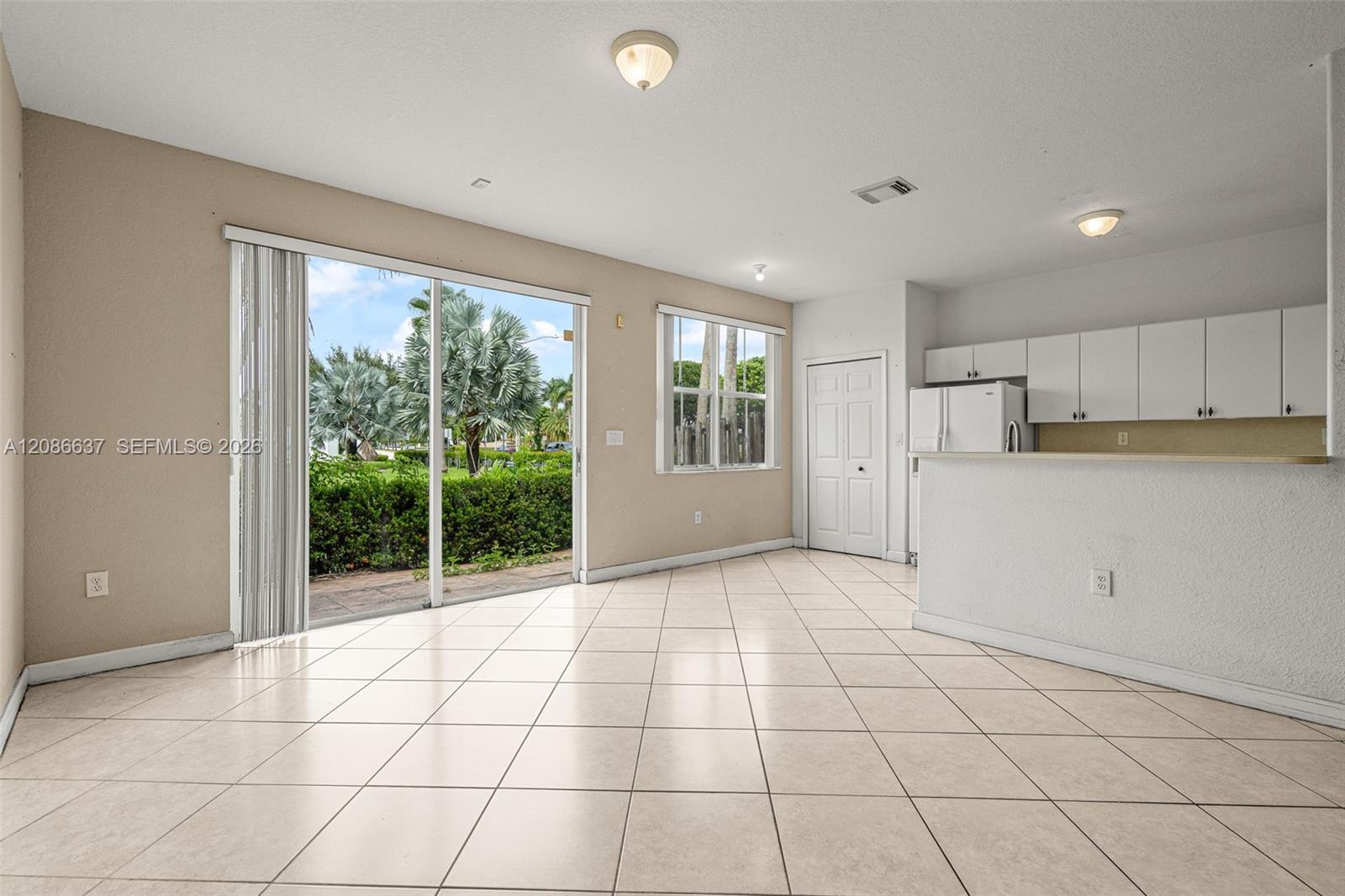 11401 NW 76th Terrace